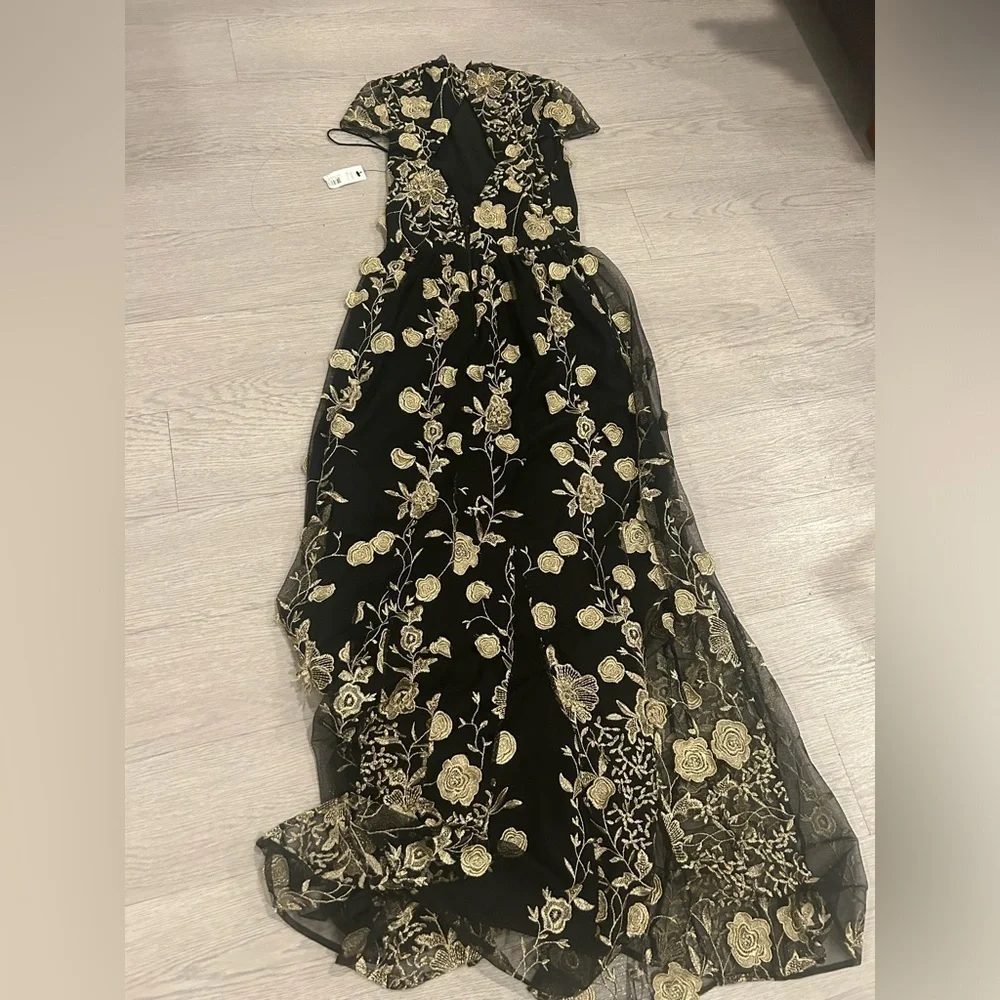 Alice + Olivia Aalihah Gown Gold Embroidered 3d Motifs Size XS